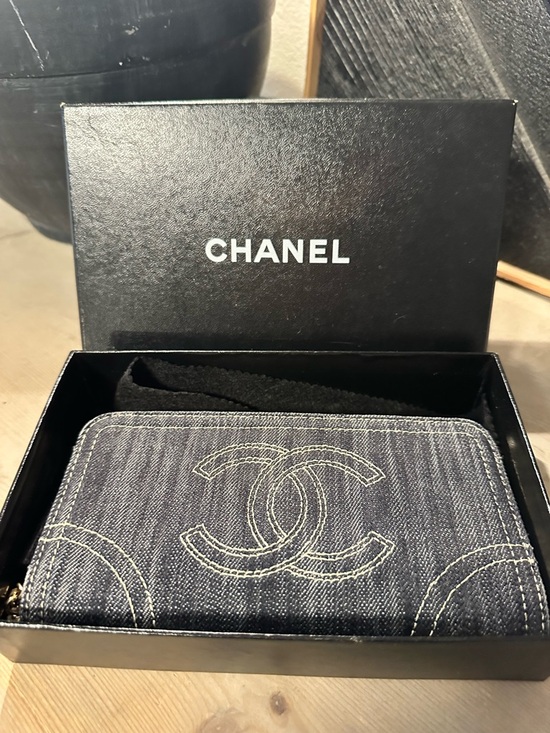 CHANEL Handbags - Chanel Denim Zip Wallet - Navy Blue with White Stitching
